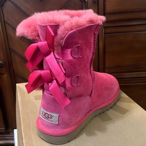 Size USA 5 pink Bailey bow uggs